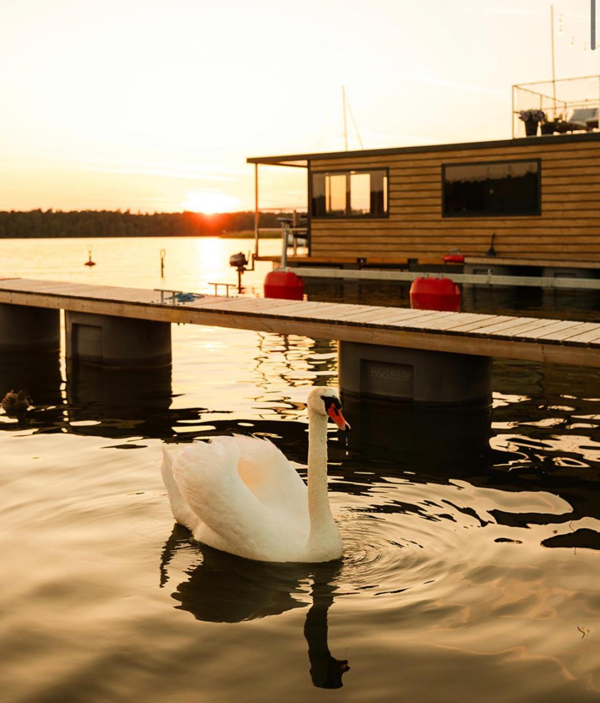 Domek Na Wodzie - Houseboat -Sauna, Taras Na Dachu, Dwie Sypialnie มิโคไวกี ภายนอก รูปภาพ