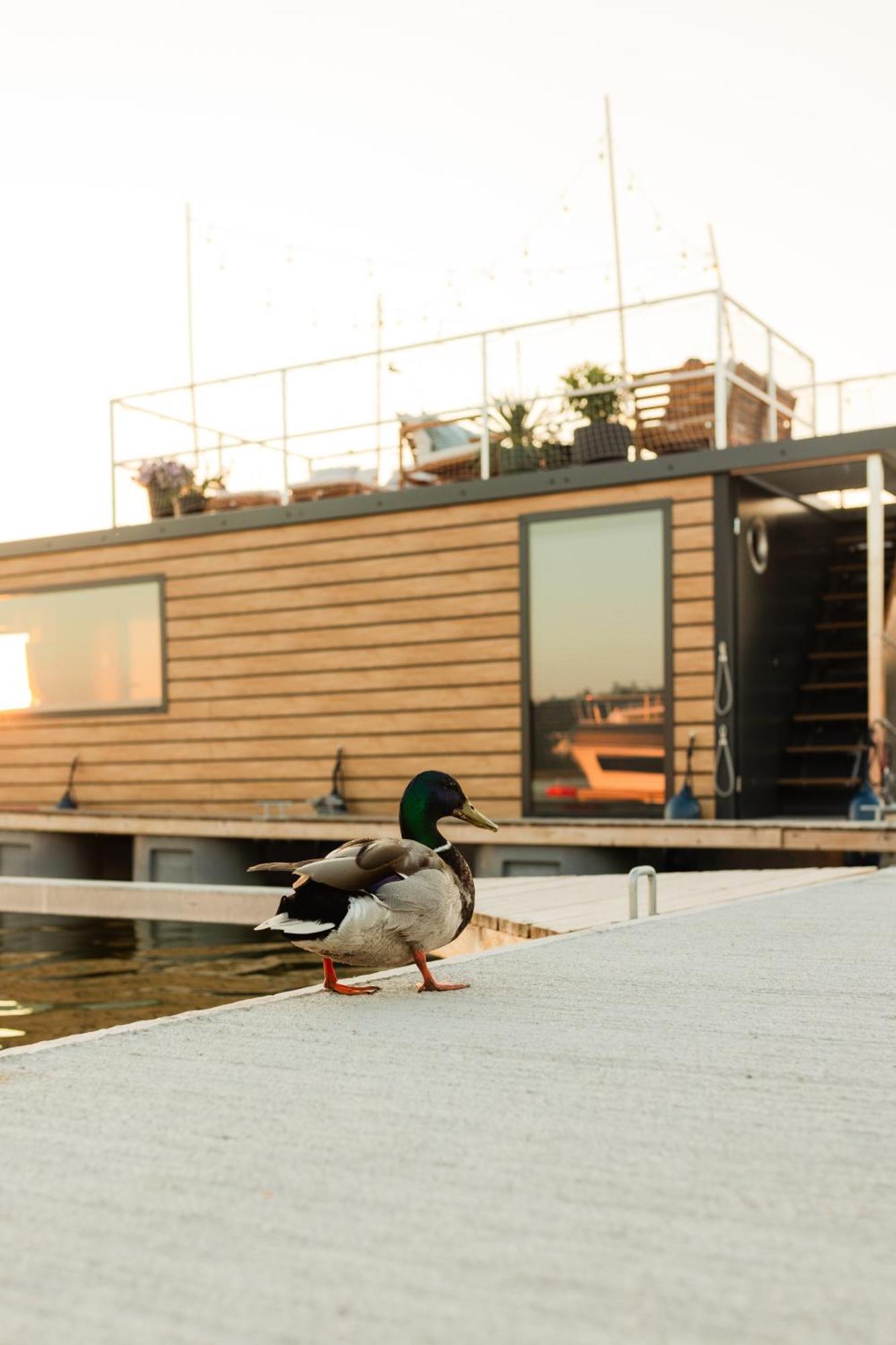 Domek Na Wodzie - Houseboat -Sauna, Taras Na Dachu, Dwie Sypialnie มิโคไวกี ภายนอก รูปภาพ