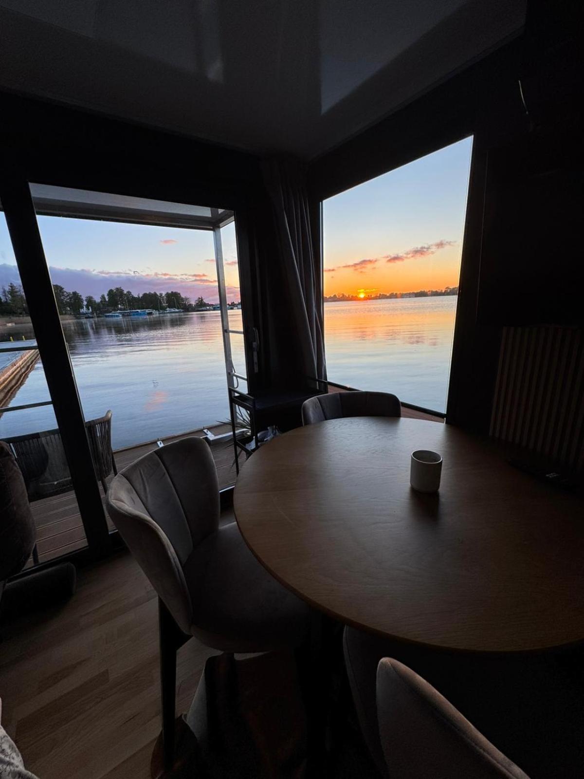 Domek Na Wodzie - Houseboat -Sauna, Taras Na Dachu, Dwie Sypialnie มิโคไวกี ภายนอก รูปภาพ